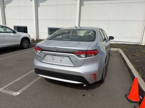 Used 2022 Toyota Corolla LE w/ Carpet Mat Package (TMS) image 12