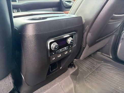 Used 2024 GMC Yukon Denali Ultimate AWD/4WD image 24