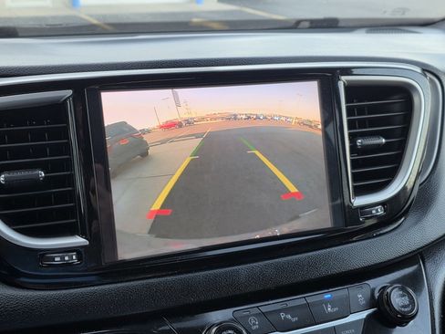 Used 2025 Chrysler Pacifica Select FWD image 55