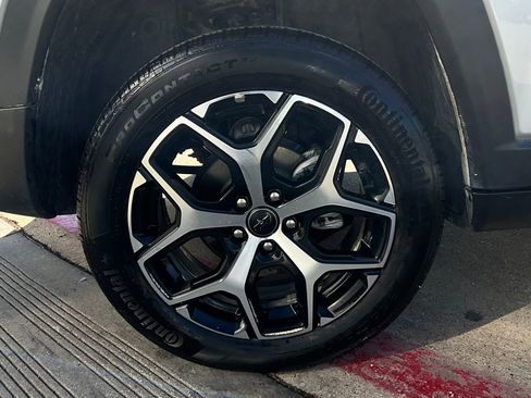 Used 2025 Jeep Compass Limited image 9