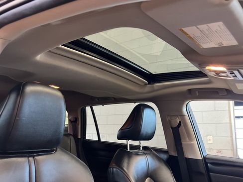 Used 2020 Toyota Highlander XLE image 28