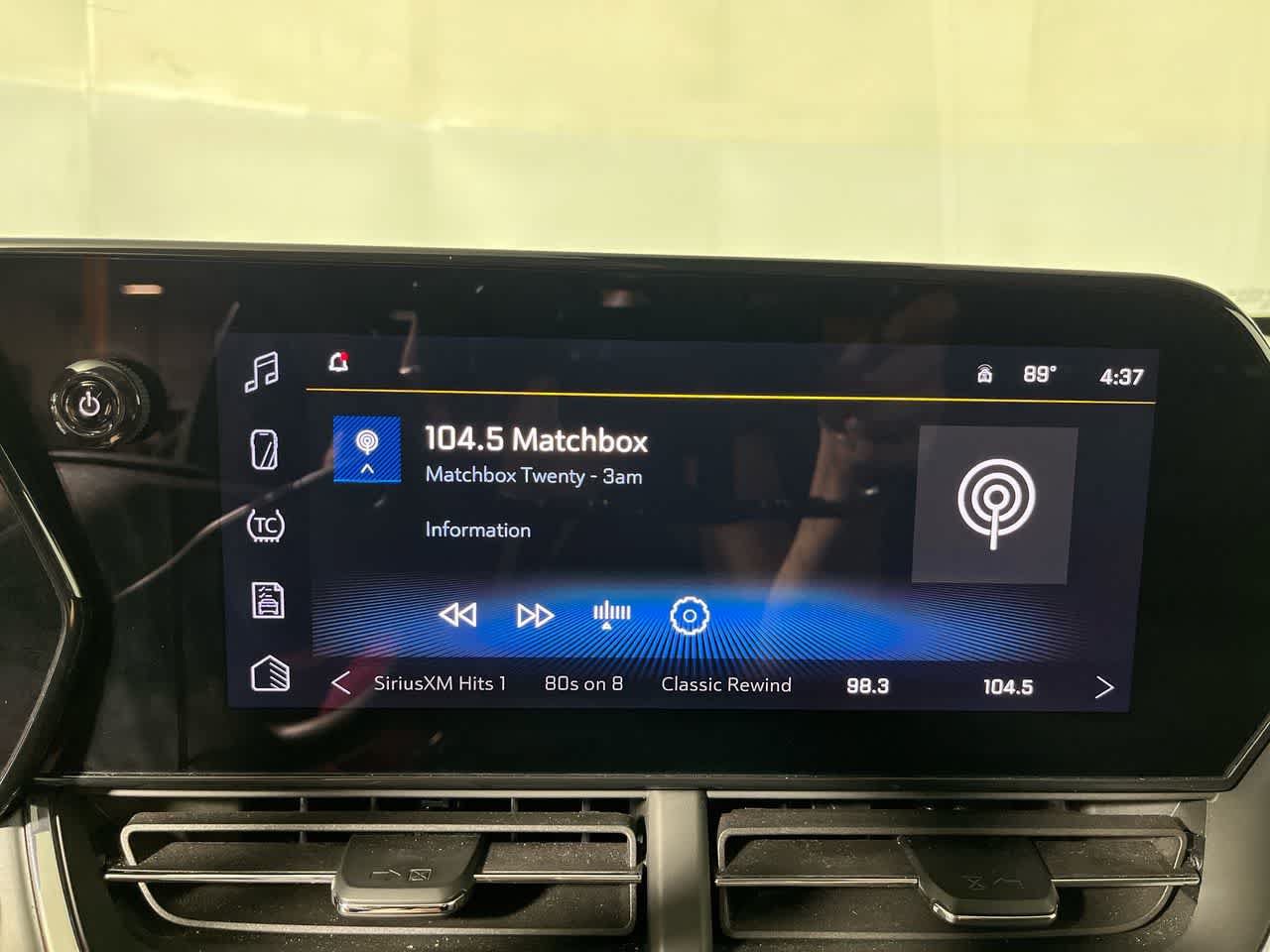 Used 2025 Chevrolet Trax LT FWD image 18
