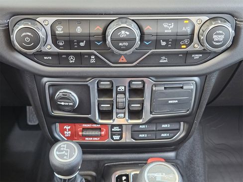 New 2025 Jeep Gladiator Rubicon w/ Convenience Group image 20