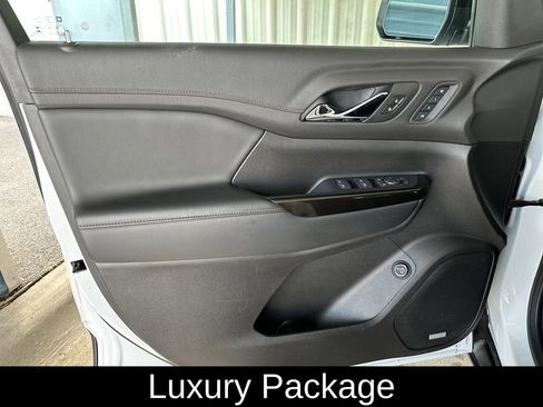 Used 2022 GMC Acadia AT4 w/ Technology Package image 11