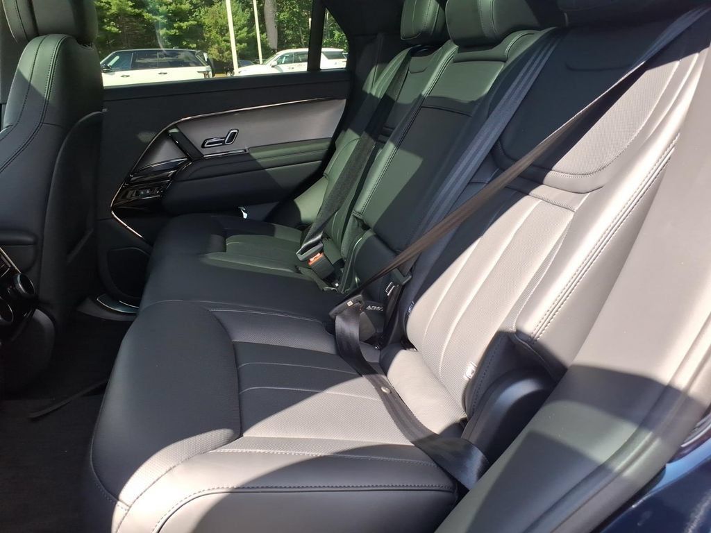 New 2026 Land Rover Range Rover Sport Dynamic SE AWD/4WD image 13