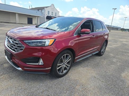 Used 2019 Ford Edge Titanium w/ Equipment Group 301A FWD image 3