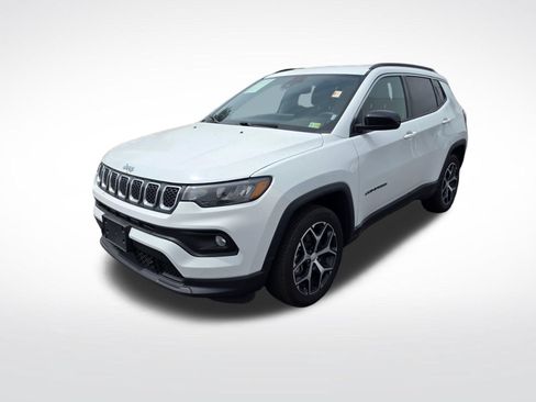 Used 2024 Jeep Compass Latitude AWD/4WD image 2