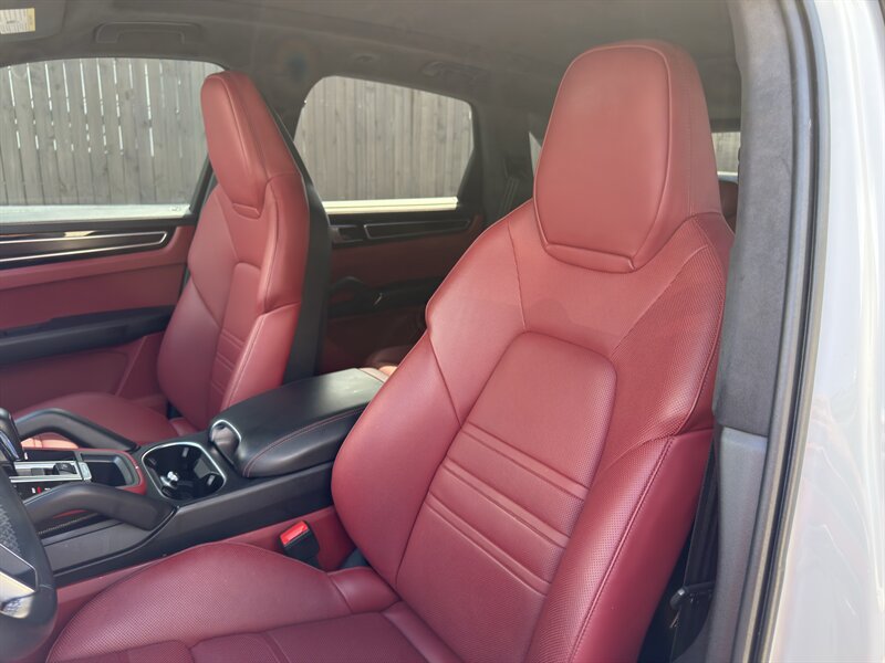 Used 2022 Porsche Cayenne GTS AWD/4WD image 21