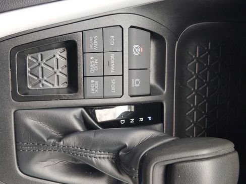 Certified 2025 Toyota RAV4 XLE AWD/4WD image 25