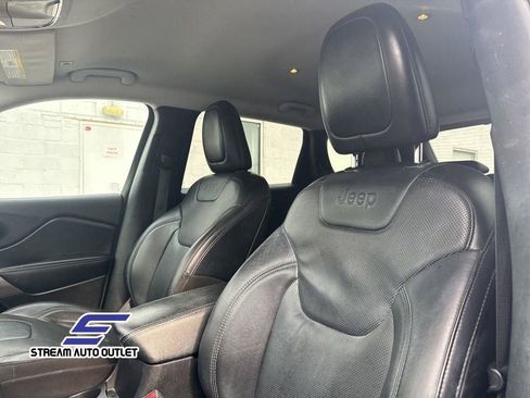 Used 2019 Jeep Cherokee Limited image 13