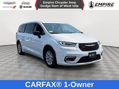 Used 2024 Chrysler Pacifica Touring-L
