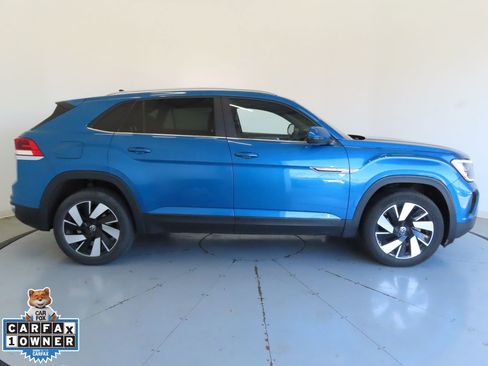 Used 2024 Volkswagen Atlas Cross Sport SE image 2