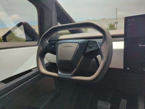 Used 2024 Tesla Cybertruck AWD Crew Cab image 29