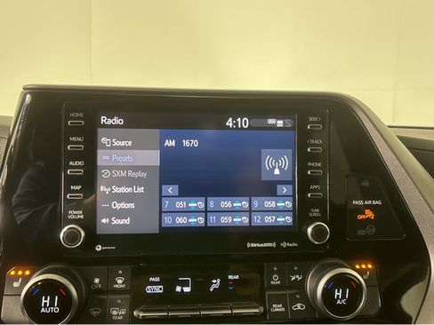 Used 2022 Toyota Highlander XLE image 7