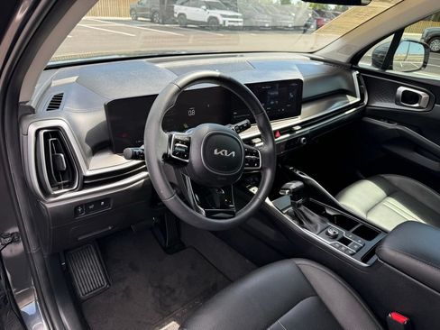 Used 2024 Kia Sorento EX FWD image 13