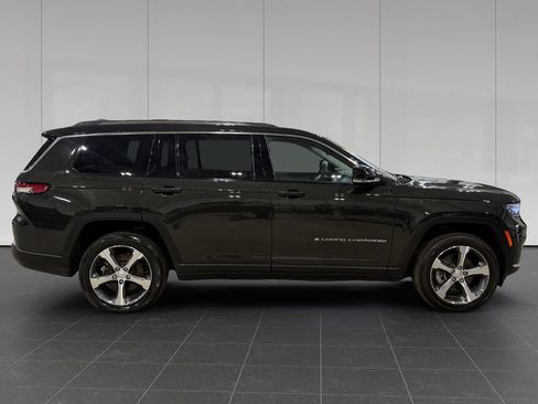 Used 2023 Jeep Grand Cherokee L Limited AWD/4WD image 6