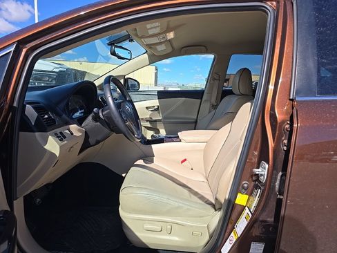 Used 2013 Toyota Venza XLE w/ Tow Prep Pkg AWD/4WD image 9