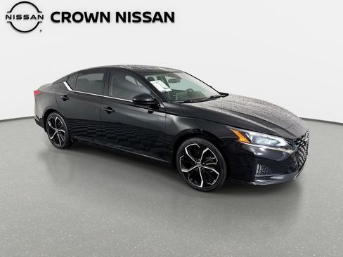 Certified 2023 Nissan Altima 2.5 SR w/ SR Premium Package FWD image 3
