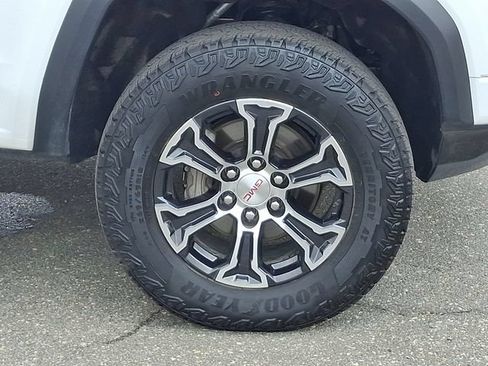 Used 2024 GMC Canyon AT4 w/ Canyon Safety Plus Package AWD/4WD image 28