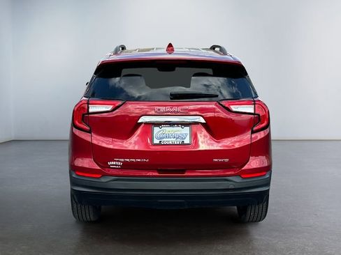 Used 2022 GMC Terrain SLE w/ Driver Convenience Package AWD/4WD image 4