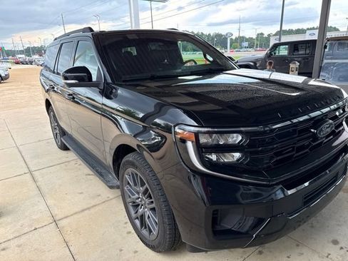 Used 2026 Ford Expedition Platinum w/ Stealth Appearance Package AWD/4WD image 9