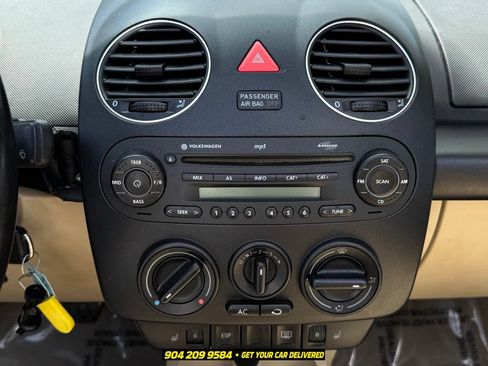 Used 2010 Volkswagen Beetle Convertible FWD image 18