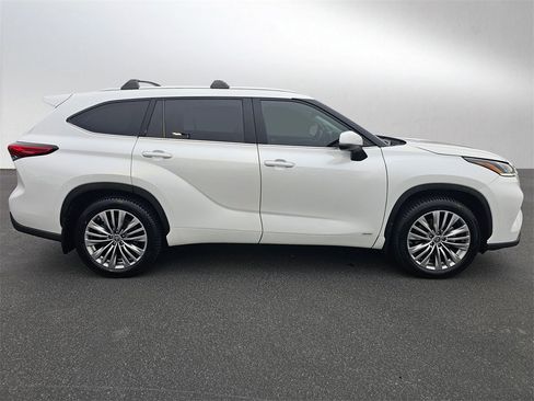 Used 2022 Toyota Highlander Platinum image 6