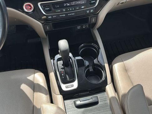Used 2018 Honda Ridgeline RTL-E image 21