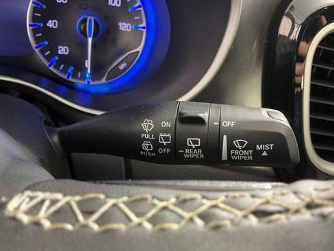 Used 2024 Chrysler Pacifica Touring-L image 27