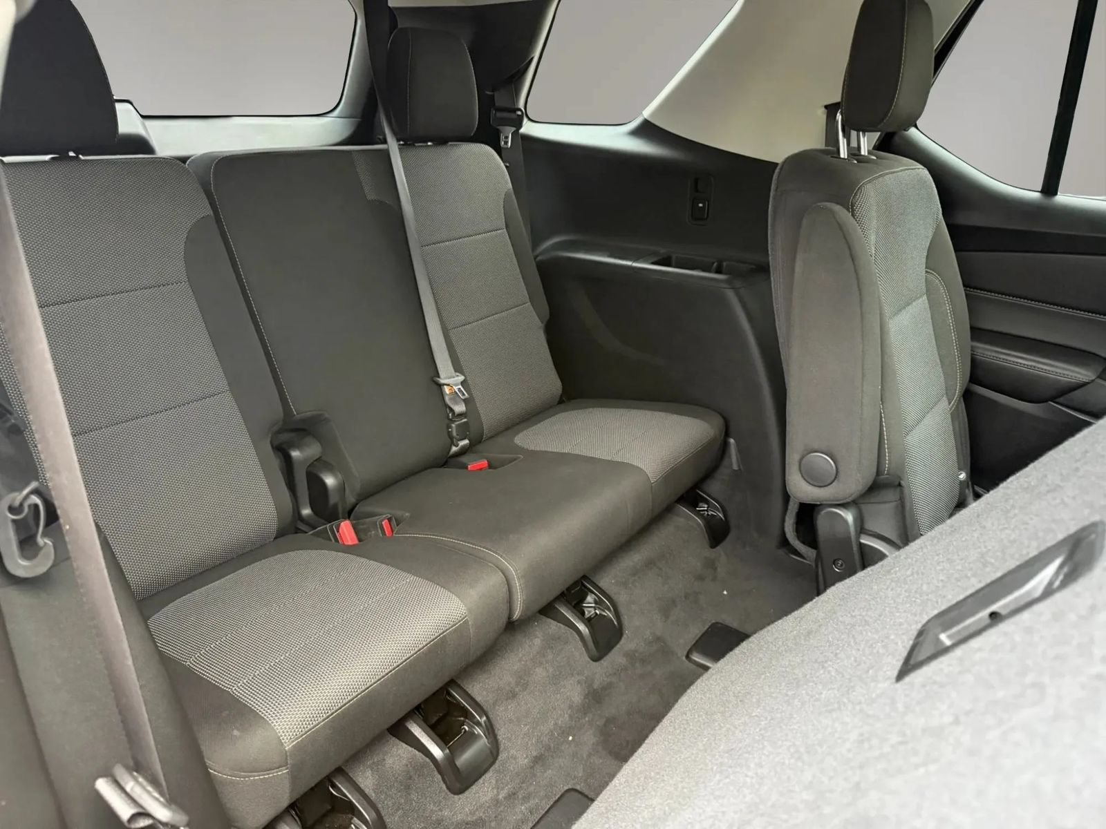 Used 2018 Chevrolet Traverse LT FWD image 32