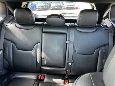 Used 2025 Jeep Compass Limited image 39