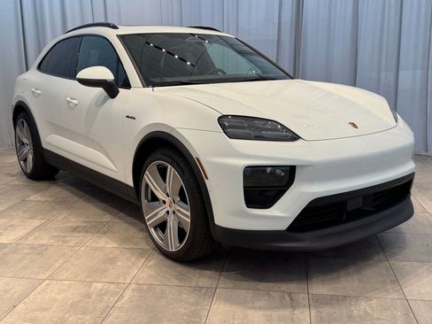 Certified 2025 Porsche Macan Electric image 7