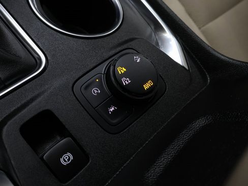 Used 2022 Chevrolet Traverse LS image 23