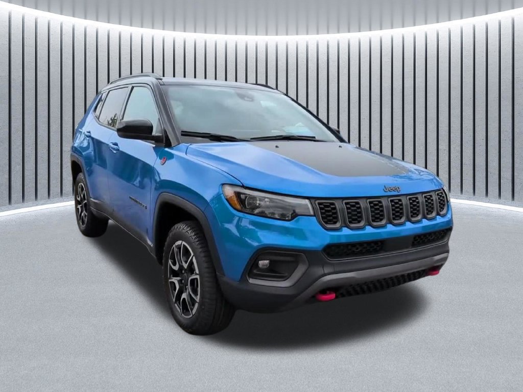 Used 2025 Jeep Compass Trailhawk w/ Trailhawk Elite Group AWD/4WD image 1