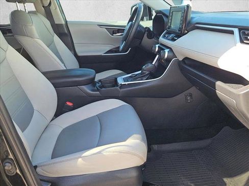 Used 2021 Toyota RAV4 XLE Premium image 21