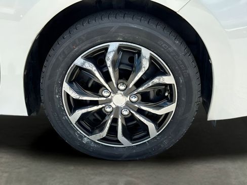 Used 2014 Toyota Corolla LE image 13