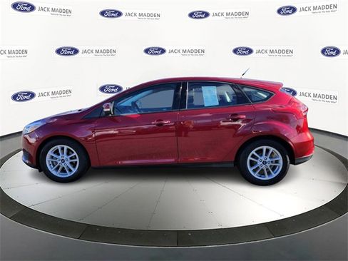 Used 2017 Ford Focus SE image 2