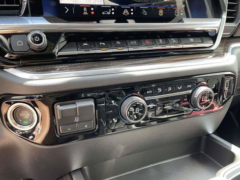 Used 2025 Chevrolet Silverado 1500 LT Trail Boss w/ LT Trail Boss Premium Package AWD/4WD image 14
