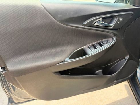 Used 2021 Chevrolet Malibu LT FWD image 16