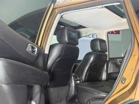 Used 2017 Nissan Pathfinder Platinum w/ Family Entertainment Package FWD image 12