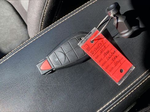 Used 2018 Jeep Cherokee Latitude w/ Altitude Package image 12