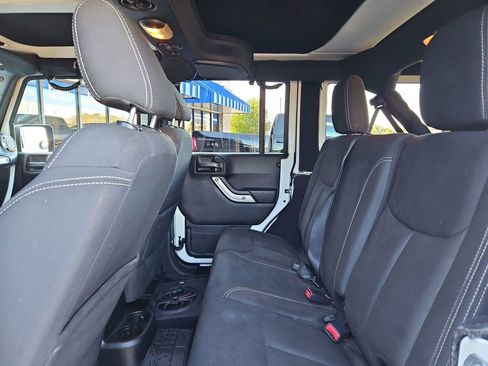 Used 2017 Jeep Wrangler Unlimited Rubicon w/ Connectivity Group AWD/4WD image 24