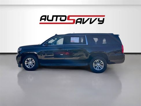 Used 2017 Chevrolet Suburban LT image 4
