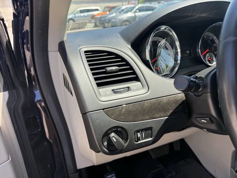 Used 2014 Dodge Grand Caravan SXT w/ UConnect Hands-Free Group FWD image 12