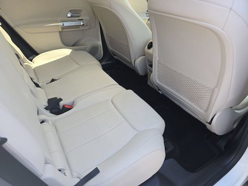 Used 2020 Mercedes-Benz GLB 250 4MATIC image 11