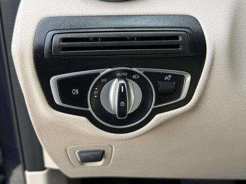 Used 2022 Mercedes-Benz GLC 300 4MATIC image 16