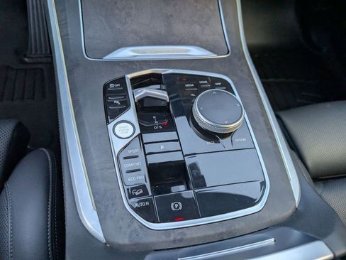 Used 2024 BMW X5 xDrive40i w/ Parking Assistance Package image 19