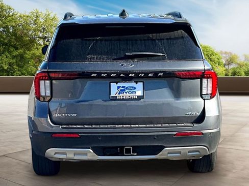 Used 2025 Ford Explorer Active w/ Active Comfort Package AWD/4WD image 2