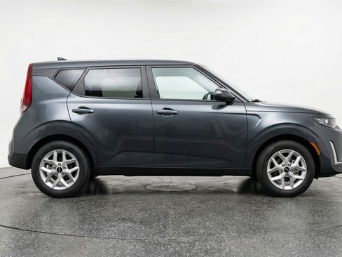 Used 2025 Kia Soul LX w/ LX Technology Package image 11