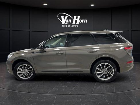 Used 2025 Lincoln Corsair Grand Touring image 6